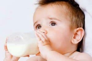 the-benefit-of-cows-milk-bottle-feeding-baby